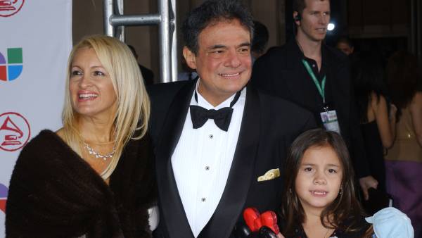 José José con su esposa Sara y su hija Sarita.