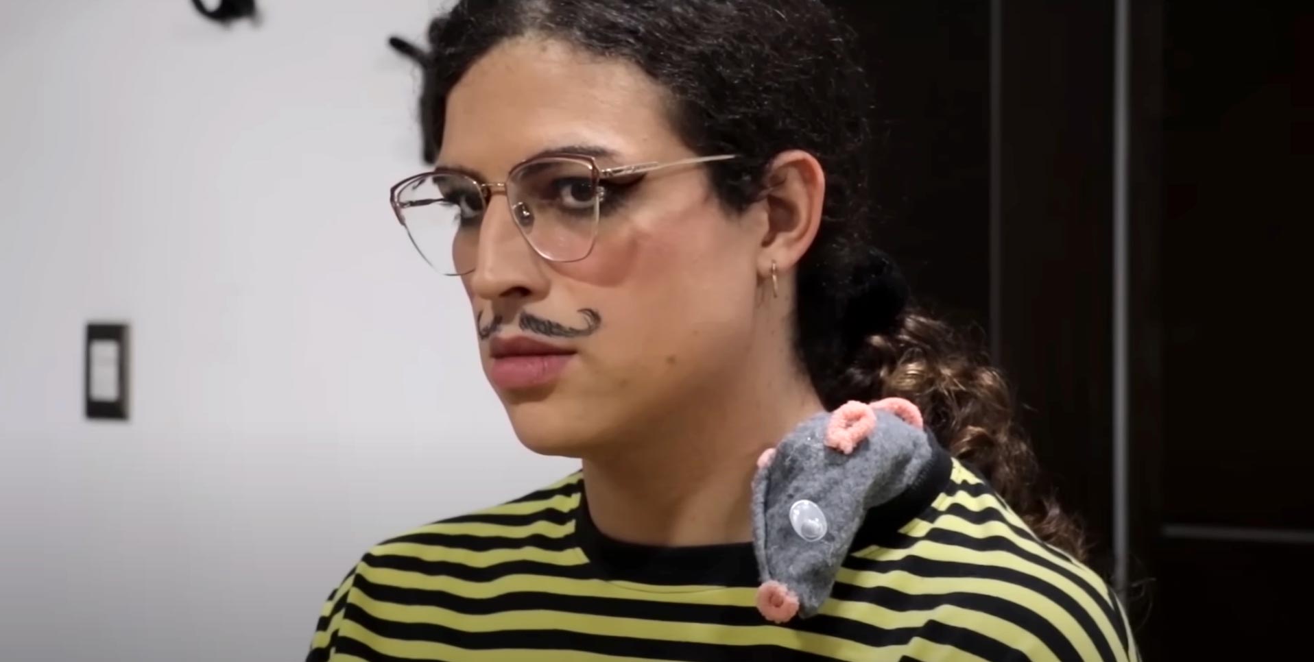 Johanne Sacreblu la parodia de Emilia Perez