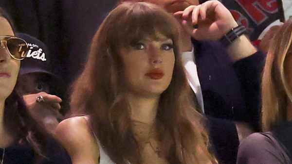 Stars Come to Taylor Swift s Defense After She Was Booed During 2025 Super Bowl See Who Spoke Out 123