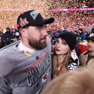 Taylor Swift Tipped Security Guards Who Stayed Late at Yankees Game With Travis Kelce