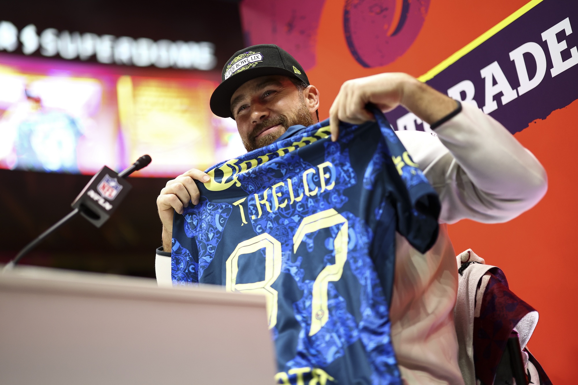 Travis Kelce recibe camisetas del Club America de Mexico antes del Super Bowl LIX ¡y una es para Taylor Swift