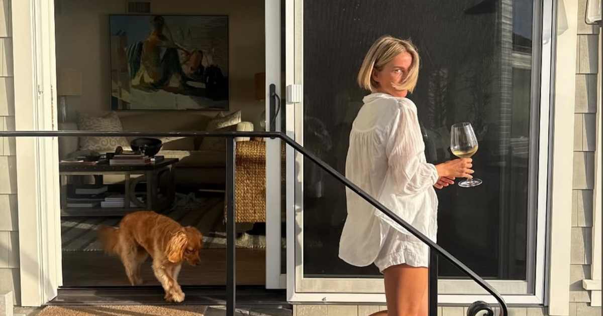 Stars Who Can Actually Pull Off the No-Pants Trend: Julianne Hough, Halle Berry, and More Stars Who Can Actually Pull Off the No-Pants Trend: Julianne Hough, Halle Berry, and More