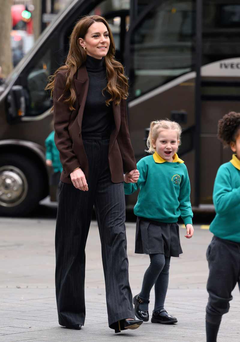 Kate Middleton Rides School Bus, Holds Hands With Kids on Royal Visit ...