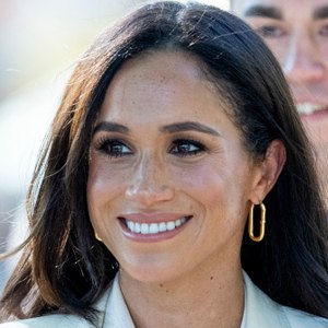 meghan markle in white top