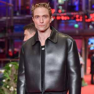 Robert Pattinson Is An 'Expert' at Changing His Daughter's Diapers