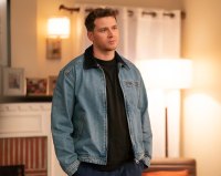 9 1 1 S Oliver Stark on Buck s Complex feelings over Eddie leaving moving into Eddie S sets more 806