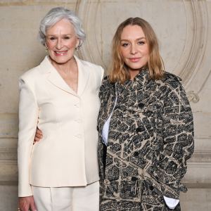 Glenn Close Daughter Annie Starke Perfectly Recreates Pregnancy Throwback Photo 2