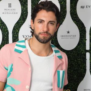 Jason Tartick Claims He Broke His Back After Crawling on All Fours in Pain