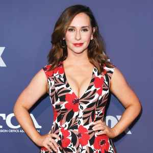 Jennifer Love Hewitt Shares Makeup Free Selfie