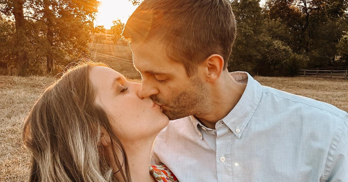 Jill Duggar and Derick ‘Had to Reenact’ Proposal for Filming Jill Duggar and Derick ‘Had to Reenact’ Proposal for Filming