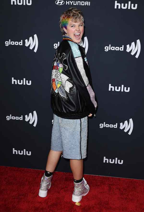 JoJo Siwa Is Nearly Unrecognizable in Clean Girl Transformation - Us