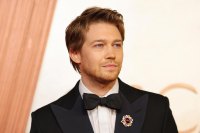 Joe Alwyn attends Oscars 2025 nearly 2 years after sharing of Taylor Swift 573