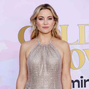 Kate Hudsons Running Point Cast Protects Her From Wardrobe Malfunction