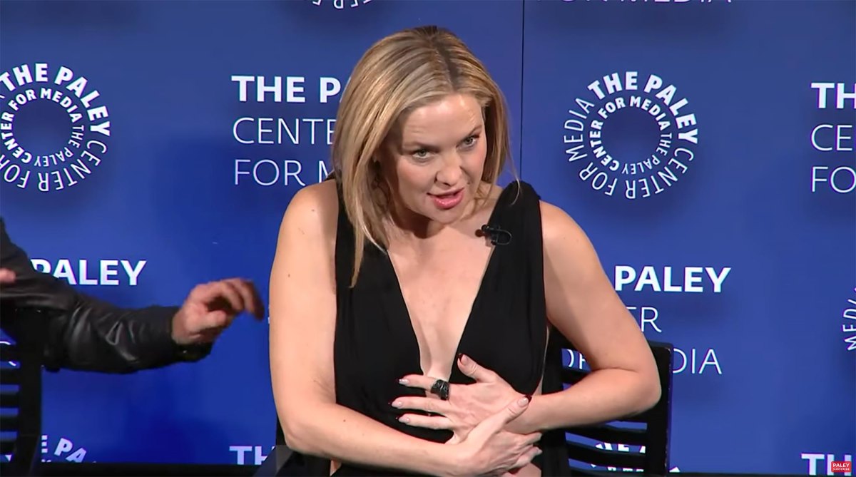 Kate Hudson Laughs Off Wardrobe Malfunction At Running Point Screening kate-hudson-laughs-off-wardrobe-malfunction-at-running-point-screening