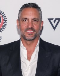 Kyle pulls a woman from IG Bio after Mauricio kissed a new woman on rhobh