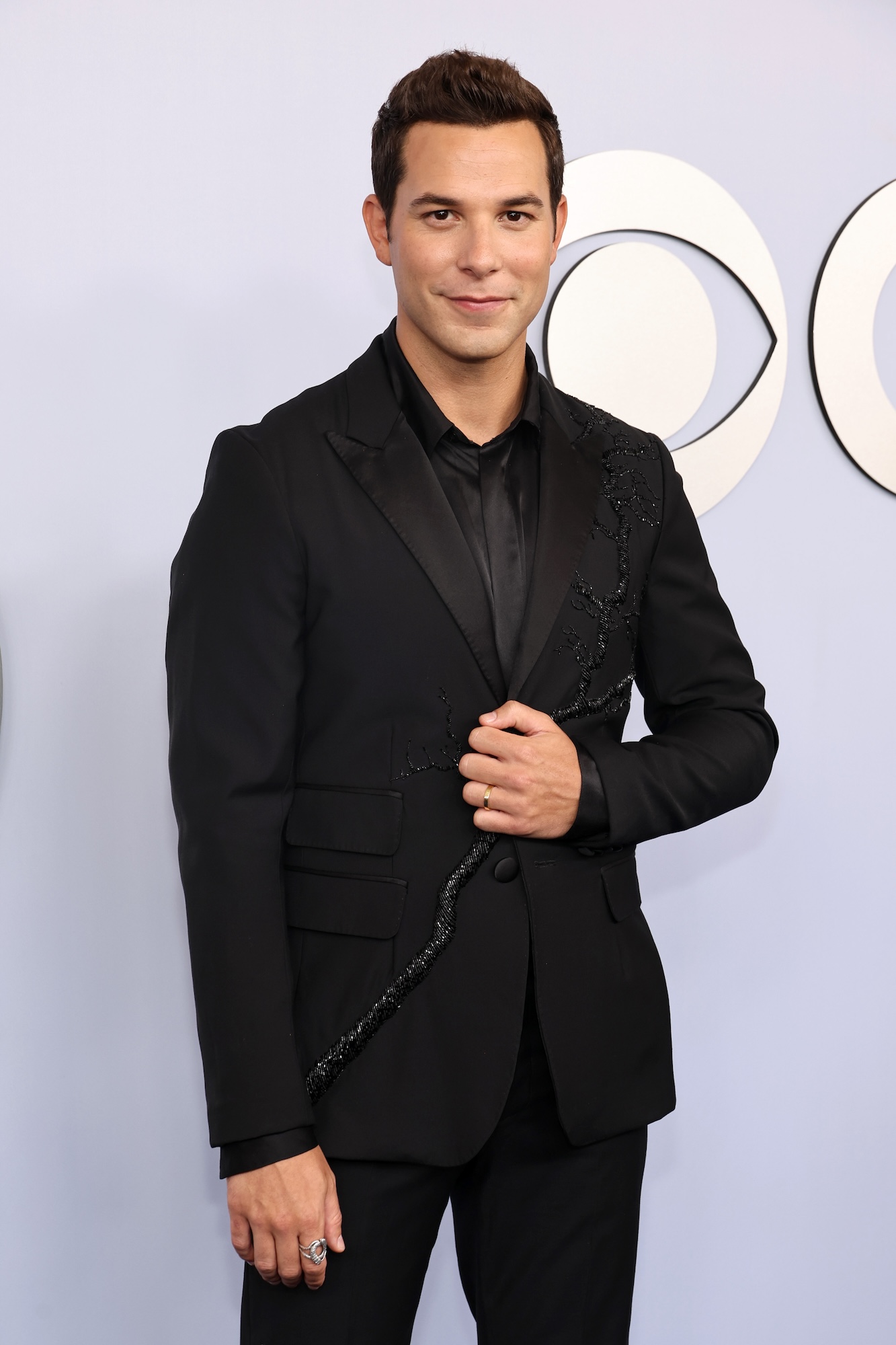 Skylar Astin Bio Page