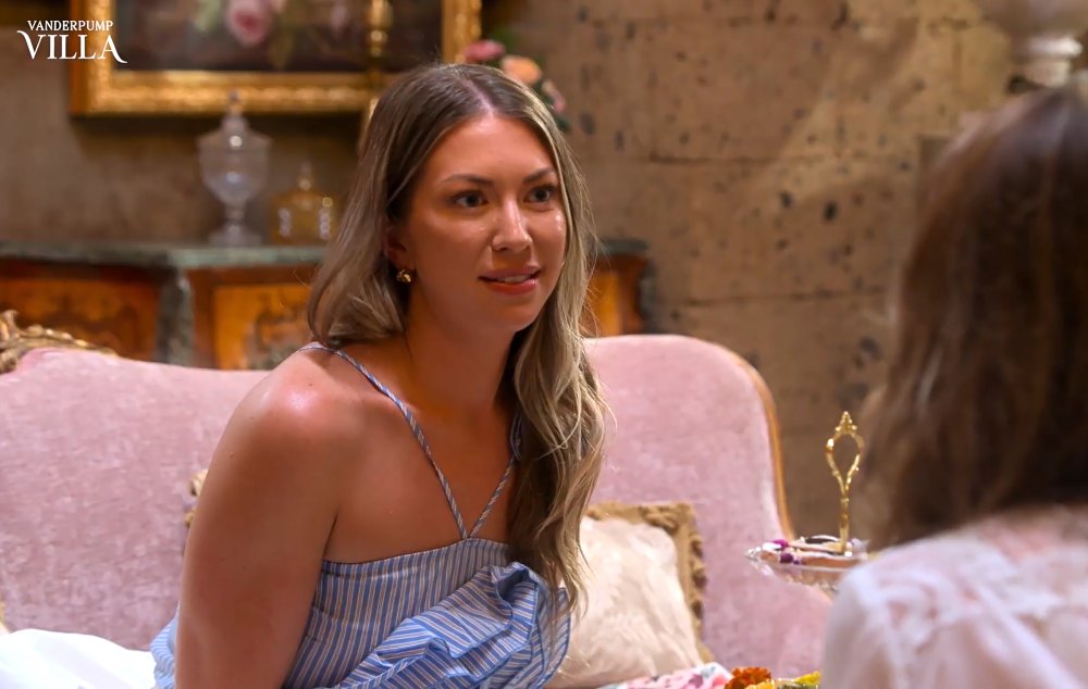Stassi Schroeder MomTok bezoekt Vanderpump Villa