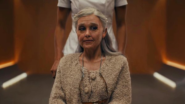 This A List Singer Transforms Into a Grandma See Her Transformation Ariana Grande 118