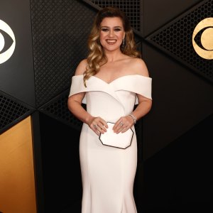 Why Kelly Clarkson is admitting other kids have a better mom 1986358127