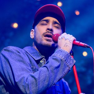 Zayn Malik Performs Night Changes on 10th Anniversary of One Direction Exit