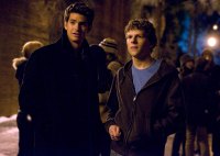 Social Network Andrew Garfield and Jesse Eisenberg reunite at Oscar Plaid Vanity Fair 2025