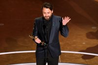 Kieran Culkin jokes about his parents in Oscar speech but does not mention brother Macaulay