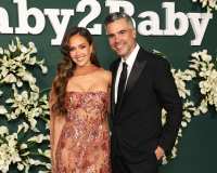 Jessica Alba stands with all 3 children during beach holidays after Warren Cash split