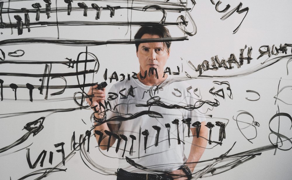 Arthur Hanlon presenta su nuevo disco "Dos manos un mundo"
