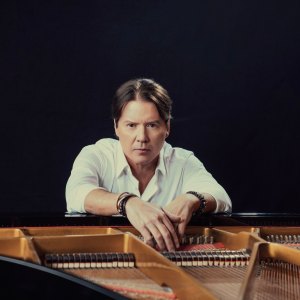 Arthur Hanlon, pianista, presenta su nuevo disco "Dos manos un mundo"