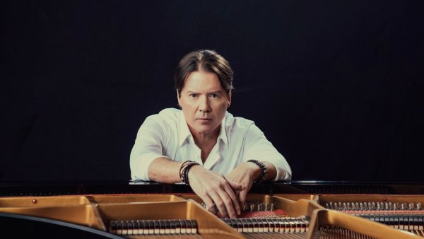 Arthur Hanlon, pianista, presenta su nuevo disco "Dos manos un mundo"