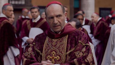 Ralph Fiennes in Conclave.