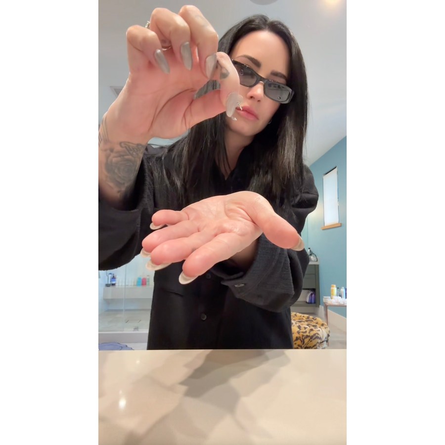 Demi Lovato Hilariously Removes Her Nose Ring