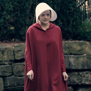 Elisabeth Moss Now Knows Which The Handmaids Tale Crew Member Asked for her underwear