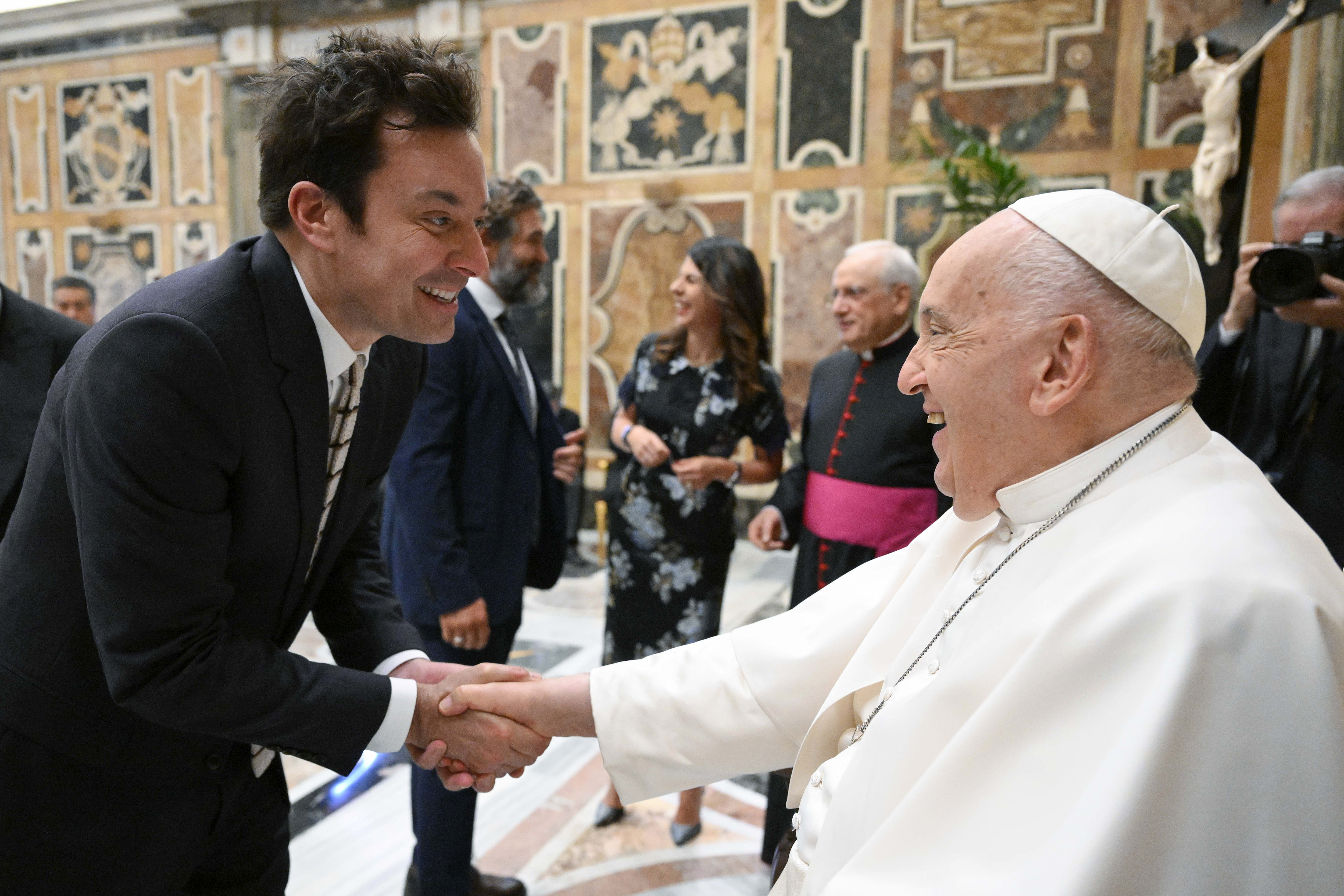 Jimmy Fallon y el Papa Francisco.