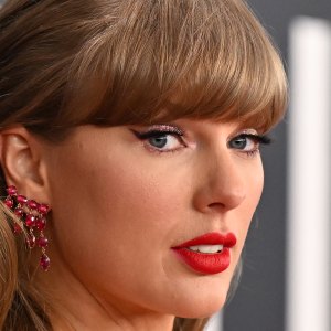 We Found A $29 Lookalike For Taylor Swift's Cartier Watch - Yes, Really
