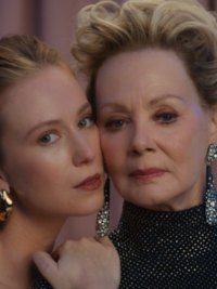 Deborah and Ava pose together in Hacks Season 4.