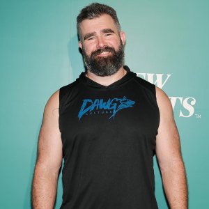 Jason Kelce Has the Perfect Response to Someone Comparing the Tush Push to Giving Birth 325