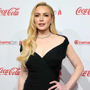 Lindsay Lohan Shows Off Au Natural Glow in Makeup-Free Selfie
