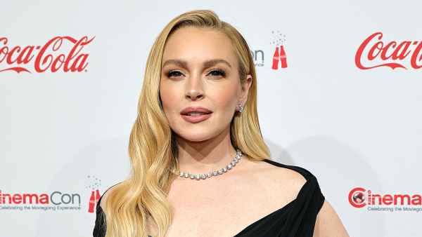 Lindsay Lohan Shows Off Au Natural Glow in Makeup-Free Selfie