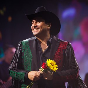 Julión Álvarez en el SoFi Stadium de Los Ángeles, California