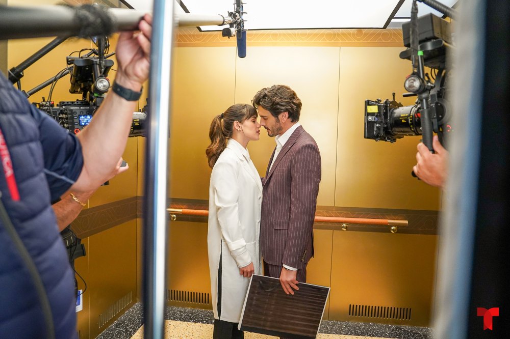 Samantha Siqueiros y Yon Gonz&aacute;lez en 'Velvet: el nuevo imperio'