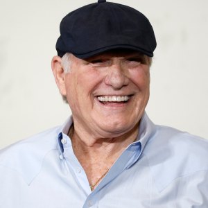 2198040878 Steelers Legend Terry Bradshaw Helps Free Passengers Trapped on Pittsburgh Plane