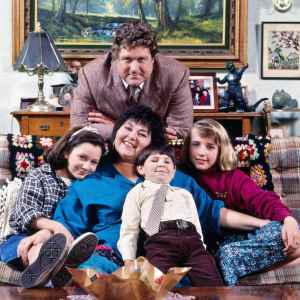 The Conners Series Finale Noticeable Uses Archive Roseanne Clips of Everyone But Roseanne Barr