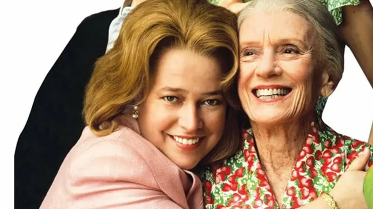 Two women smile in 'Fried Green Tomatoes.'