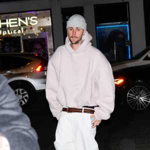 Justin Bieber Confronts Paparazzi in Tense Video: 'All You Want Is Money'