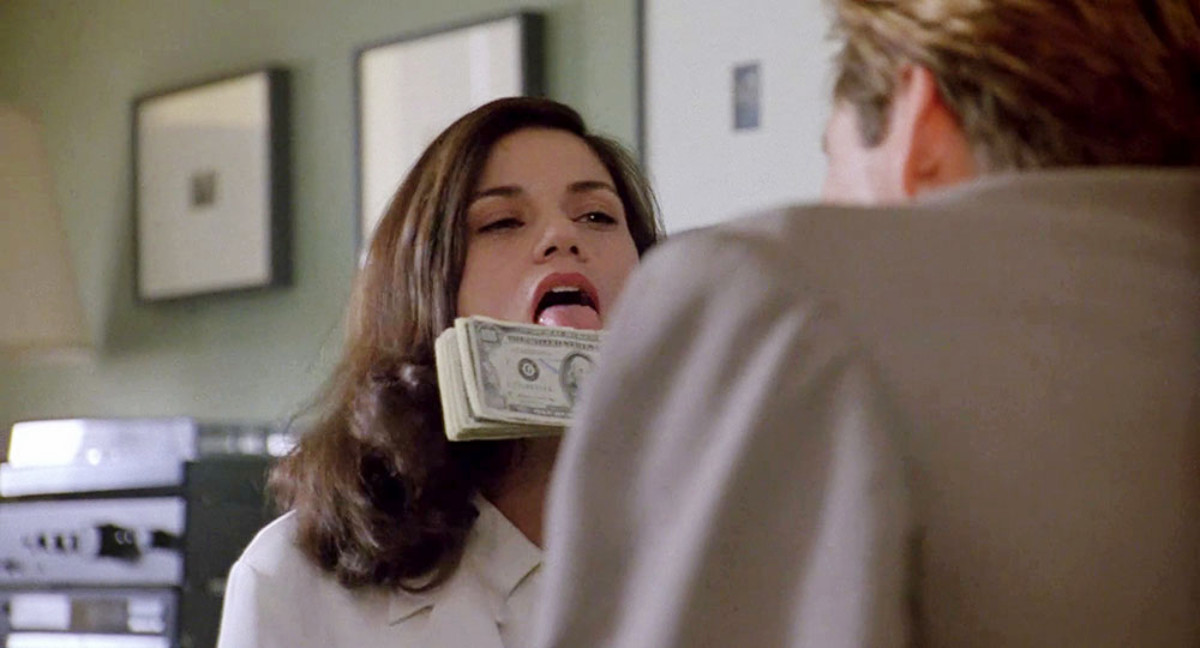 A woman licks some money in The Last Seduction.