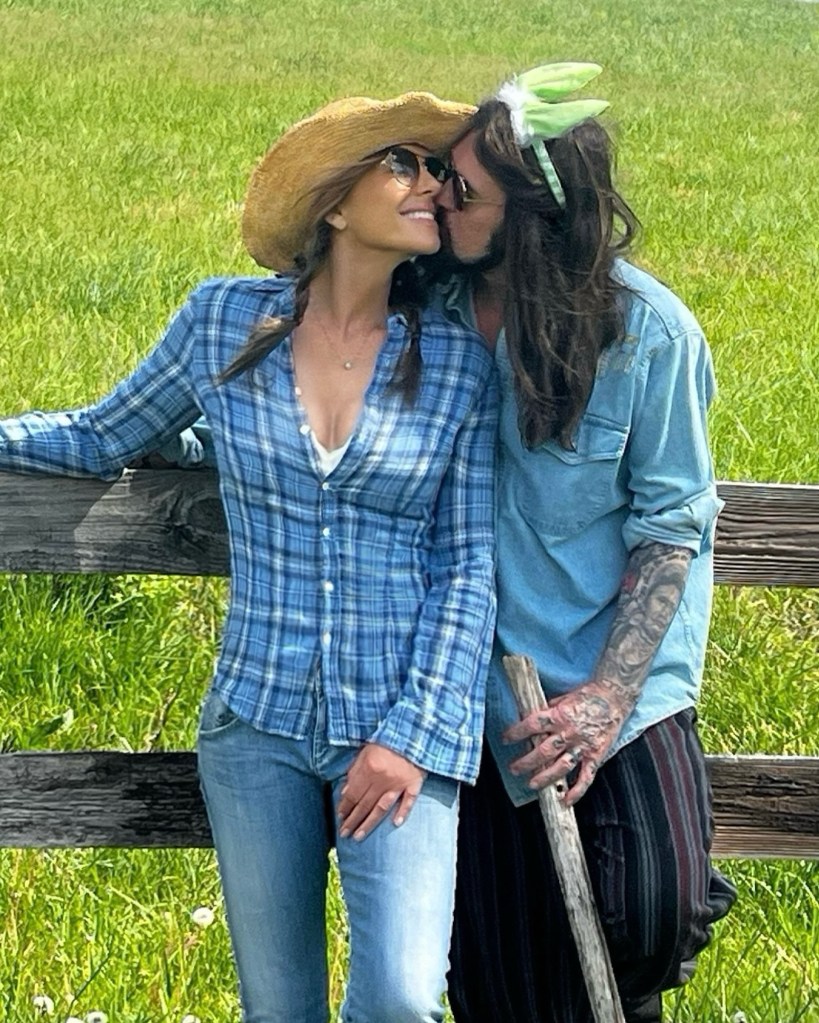 Billy-Ray-and-Elizabeth-Easter-PDA-1043068