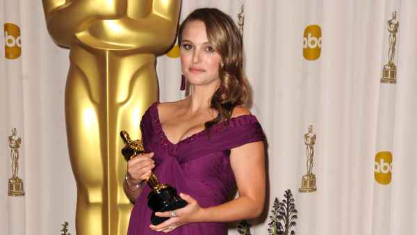 Natalie Portman Pregnant at 2011 Oscars