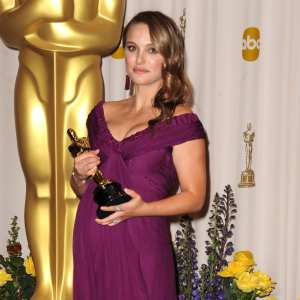 Natalie Portman Pregnant at 2011 Oscars
