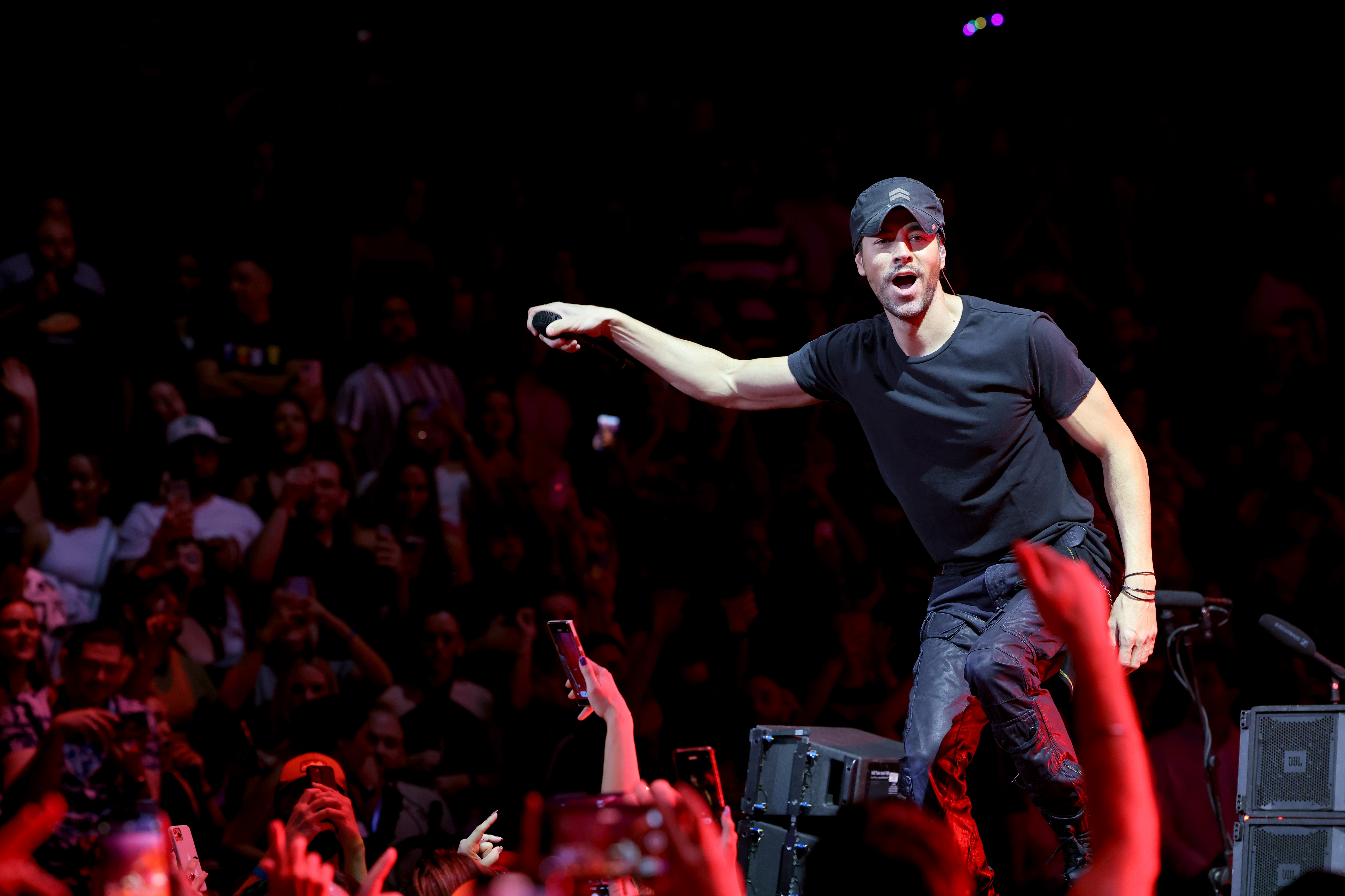 Enrique Iglesias.